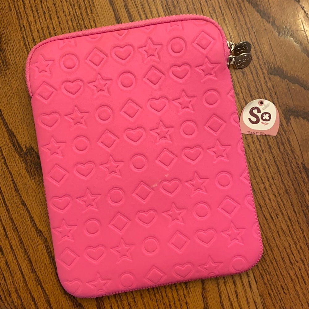 SO Kohls Embossed Heart Stars Diamond Shapes Hot Pink Tablet Case Zippered